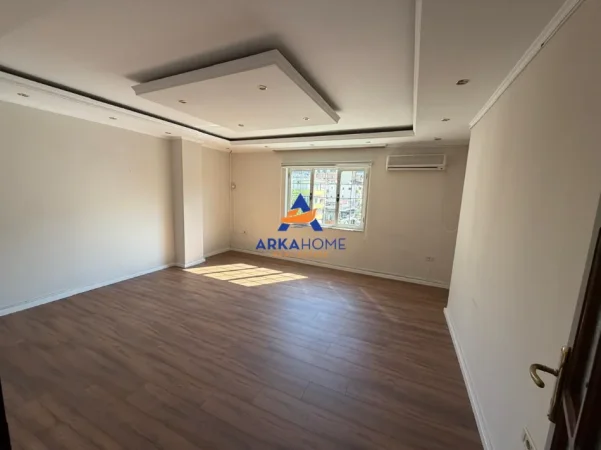 Tirane, jepet me qera ambjent biznesi Kati 4, 179 m² 1.800 € 
