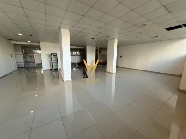 Tirane, jepet me qera ambjent biznesi Kati 2, 220 m² 770 € (PASKUQAN)