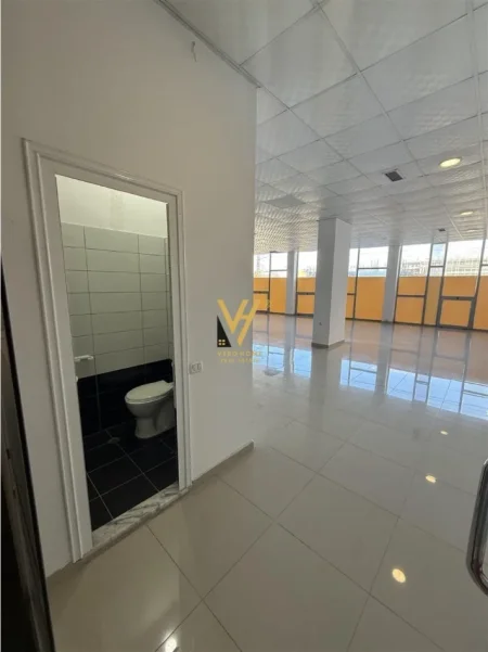 Tirane, jepet me qera ambjent biznesi Kati 2, 220 m² 770 € (PASKUQAN)