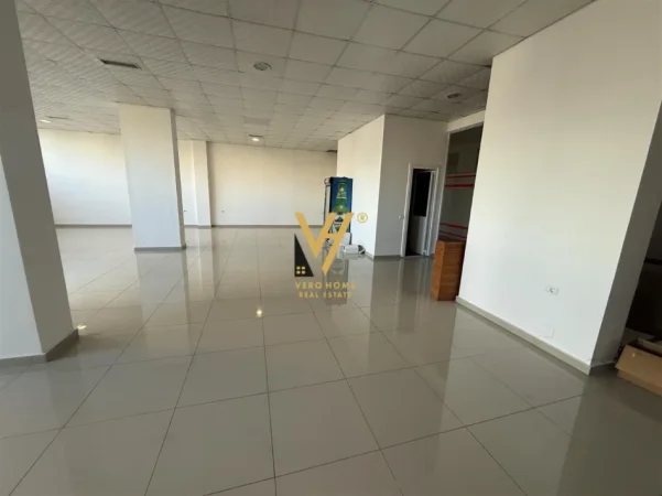 Tirane, jepet me qera ambjent biznesi Kati 2, 220 m² 770 € (PASKUQAN)