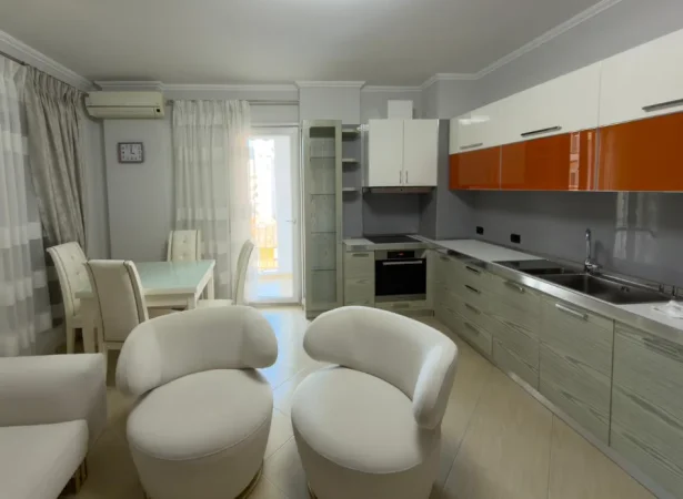 Tirane, jepet me qera apartament 1+1+Ballkon Kati 3, 66 m² 650 € (21 Dhjetori/Rr.Frederik Shiroka)