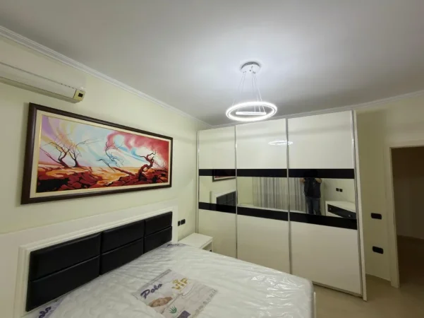 Tirane, jepet me qera apartament 1+1+Ballkon Kati 3, 66 m² 650 € (21 Dhjetori/Rr.Frederik Shiroka)