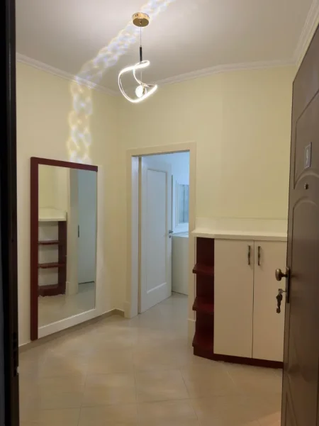 Tirane, jepet me qera apartament 1+1+Ballkon Kati 3, 66 m² 650 € (21 Dhjetori/Rr.Frederik Shiroka)