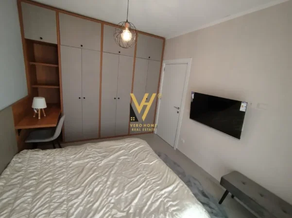 Tirane, jepet me qera apartament 1+1+Ballkon Kati 3, 65 m² 500 € (UNIVERS CITY)