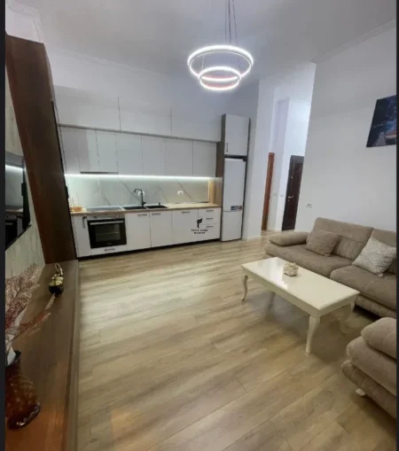 Tirane, jepet me qera apartament 2+1 Kati 1, 100 m² 500 € (ASTIR)