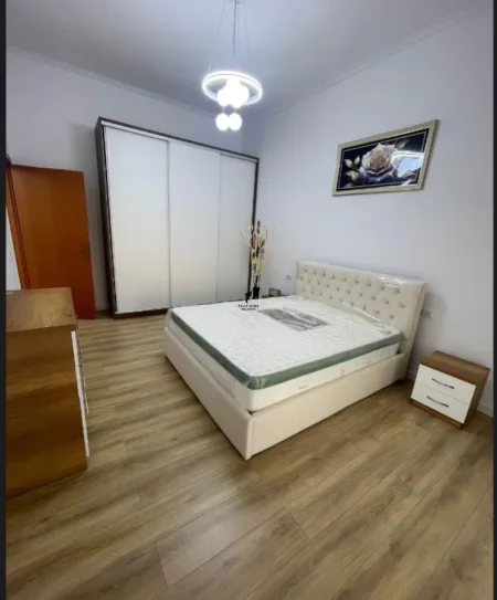 Tirane, jepet me qera apartament 2+1 Kati 1, 100 m² 500 € (ASTIR)