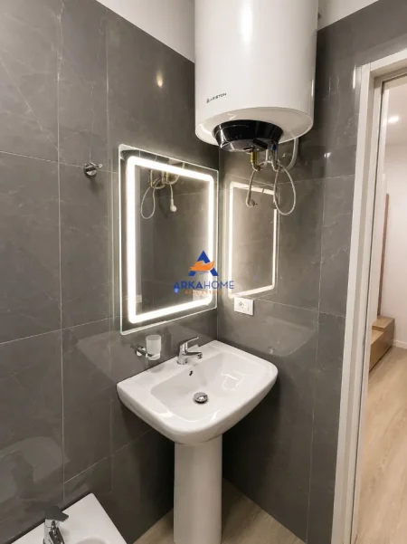 Tirane, jepet me qera apartament 1+1+Ballkon Kati 1, 45 m² 525 € 