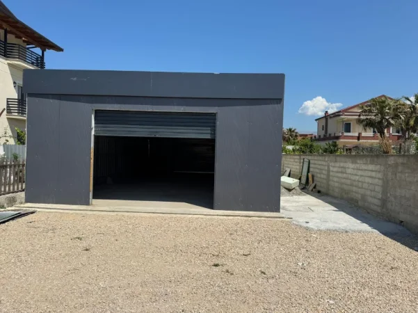 Tirane, jepet me qera magazine Kati 0, 240 m² 900 € (Laknas)