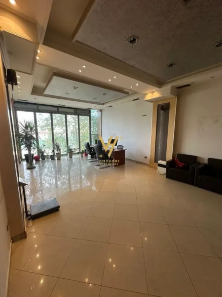 Tirane, jepet me qera zyre Kati 2, 74 m² 800 € (ASTIR)