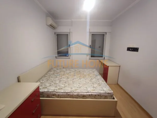Tirane, jepet me qera apartament 1+1+Ballkon Kati 1, 67 m² 650 € (Liqeni i Thate)