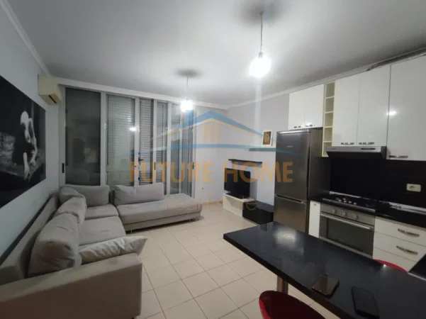 Tirane, jepet me qera apartament 1+1+Ballkon Kati 1, 67 m² 650 € (Liqeni i Thate)