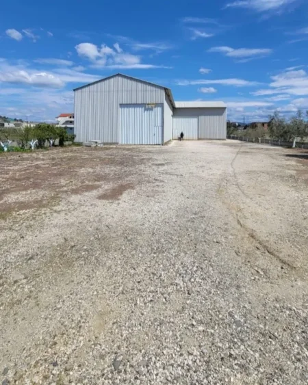 Kavaje, jepet me qera magazine Kati 1, 400 m² 1.052 € (Kavaje)