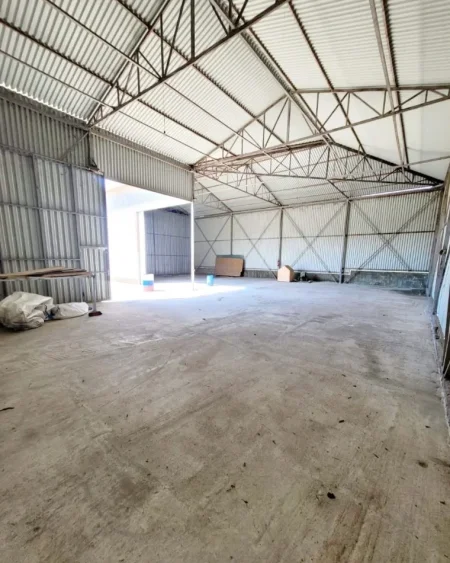 Kavaje, jepet me qera magazine Kati 1, 400 m² 1.052 € (Kavaje)