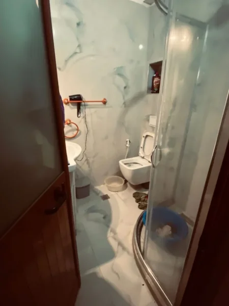 Tirane, jepet me qera apartament 2+1 Kati 1, 110 m² 110 € (Apartament 2 12tualete Kodra E Diellit)