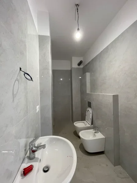 Tirane, jepet me qera apartament 1+1+Ballkon Kati 6, 99 m² 178.000 € (Kompleksi Aura, Rruga Dritan Hoxha)