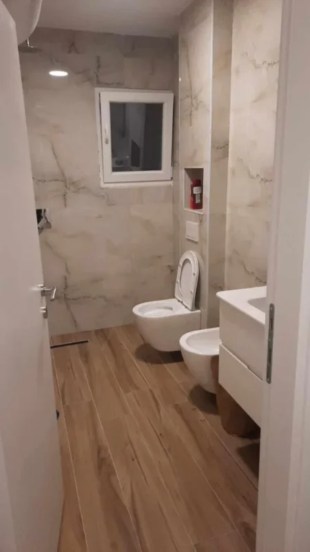 Tirane, jepet me qera apartament 1+1+parkim Kati 3, 70 m² 400 € (Shkoze , rruga Islam Rusi)