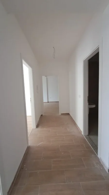 Tirane, jepet me qera apartament 2+1+Ballkon Kati 5, 100 m² 400 € (Astir)