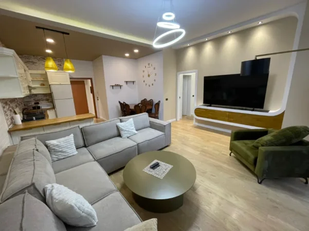 Tirane, jepet me qera apartament 2+1 Kati 1, 114 m² 550 € (Yzberisht)