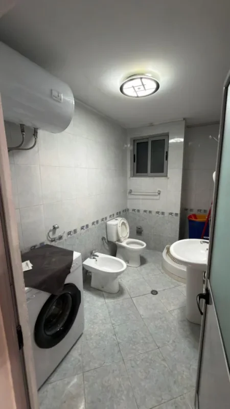 Tirane, jepet me qera apartament 1+1 Kati 3, 60 m² 450 € (Rruga E Kavajes)