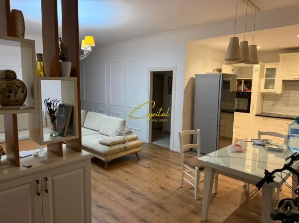 Tirane, jepet me qera zyre Kati 1, 138 m² 1.500 € (ISH BLLOKU)
