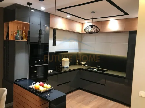 Tirane, jepet me qera apartament 2+1 Kati 2, 140 m² 1.400 € (Blloku)