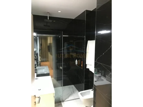 Tirane, jepet me qera apartament 2+1 Kati 2, 140 m² 1.400 € (Blloku)