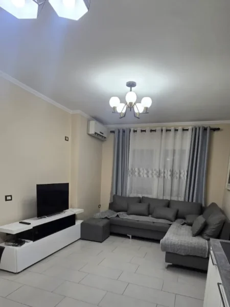 Tirane, jepet me qera apartament 2+1+Ballkon Kati 5, 95 m² 500 € (Astir)