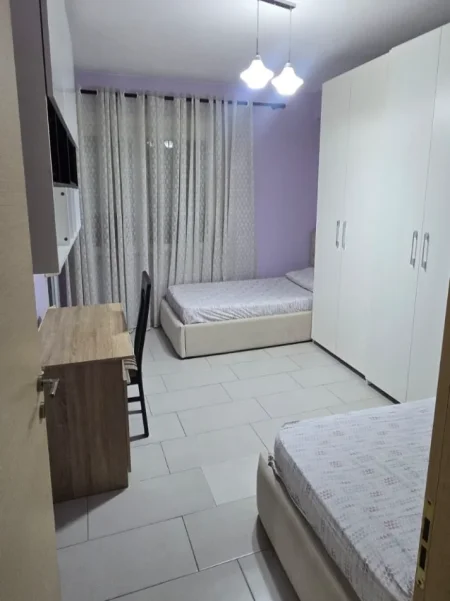 Tirane, jepet me qera apartament 2+1+Ballkon Kati 5, 95 m² 500 € (Astir)