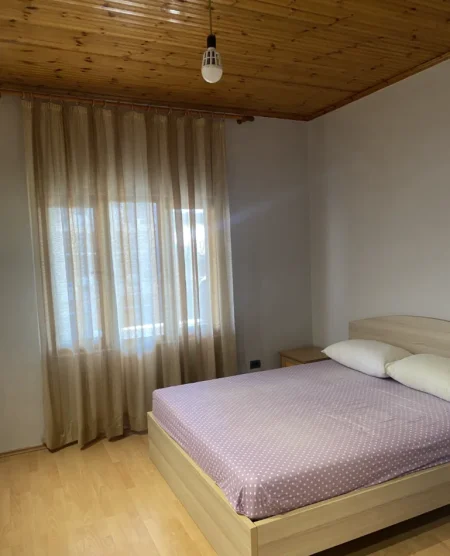 Tirane, jepet me qera apartament 2+1+Ballkon Kati 2, 90 m² 500 € (Zogu i Zi)