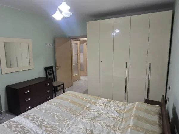 Tirane, jepet me qera apartament 2+1+Ballkon Kati 5, 95 m² 500 € (Astir)