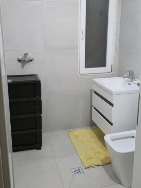 Tirane, jepet me qera apartament 2+1+Ballkon Kati 5, 95 m² 500 € (Astir)