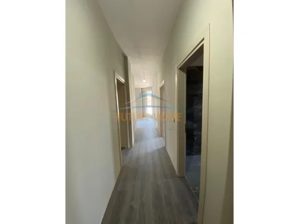 Tirane, shitet apartament 3+1+Aneks+Ballkon Kati 4, 136 m² 418.000 € 