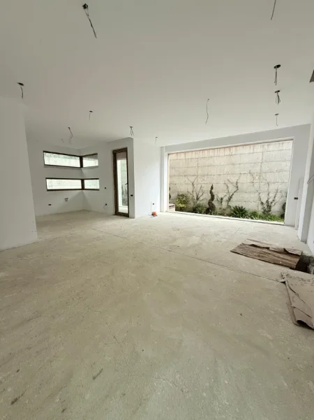 Tirane, shitet Vile 3 Katshe Kati 3, 334 m² 750.000 €