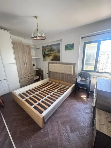 Tirane, jepet me qera apartament 2+1 Kati 9, 100 m² 500 € (Lulishtja Komuna e Parisit)