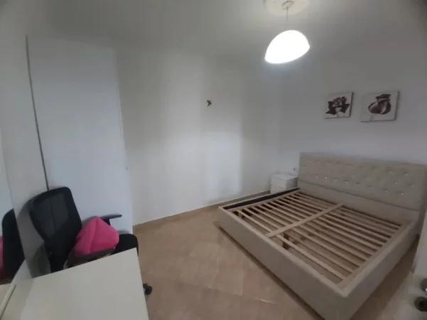Tirane, jepet me qera apartament 2+1 Kati 4, 80 m² 550 € (ALI DEMI)