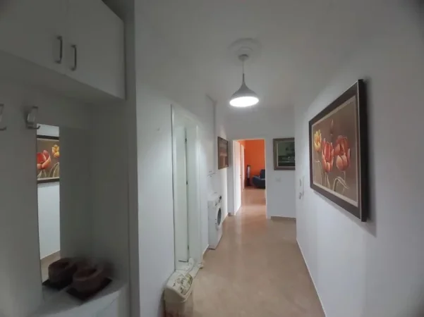 Tirane, jepet me qera apartament 2+1 Kati 4, 80 m² 550 € (ALI DEMI)