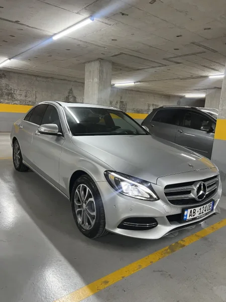 Tirane, shitet Shitet Mercedes Benz C Class 13’300€ Nafte, gri metalizato automatik Kondicioner 150.000 km 13.300 €