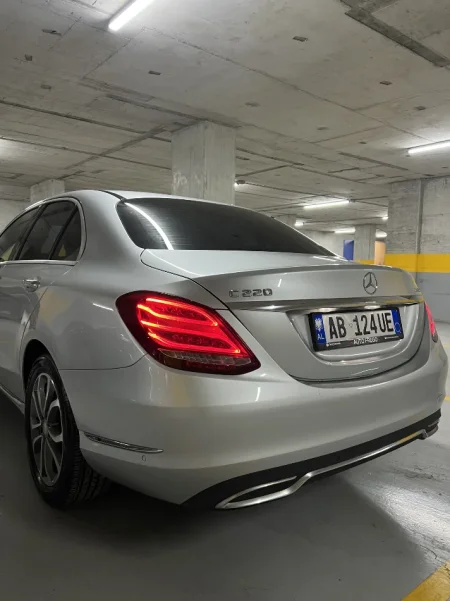 Tirane, shitet Shitet Mercedes Benz C Class 13’300€ Nafte, gri metalizato automatik Kondicioner 150.000 km 13.300 €