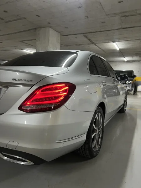 Tirane, shitet Shitet Mercedes Benz C Class 13’300€ Nafte, gri metalizato automatik Kondicioner 150.000 km 13.300 €