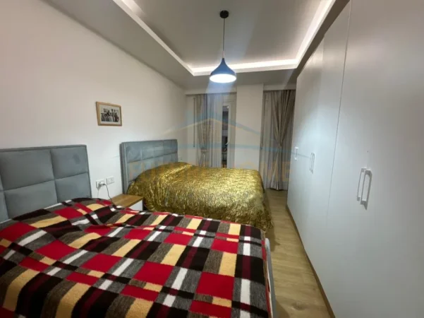 Tirane, shitet apartament 2+1+Aneks+Ballkon Kati 3, 265.000 € 
