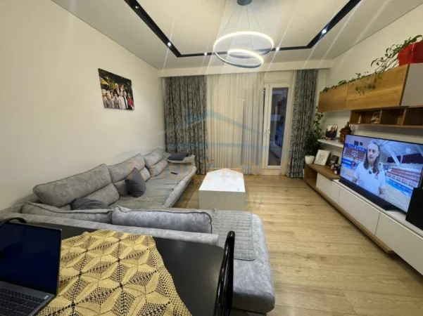 Tirane, shitet apartament 2+1+Aneks+Ballkon Kati 3, 265.000 € 