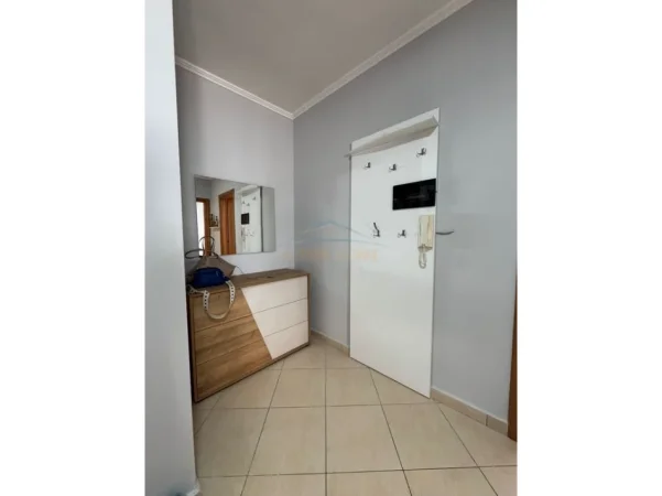 Tirane, jepet me qera apartament 2+1, Kati 4, 80 m² 650 € (Rruga Riza Cerova)