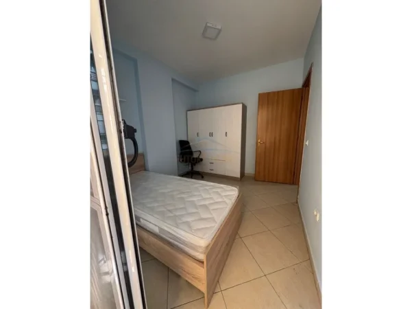 Tirane, jepet me qera apartament 2+1, Kati 4, 80 m² 650 € (Rruga Riza Cerova)
