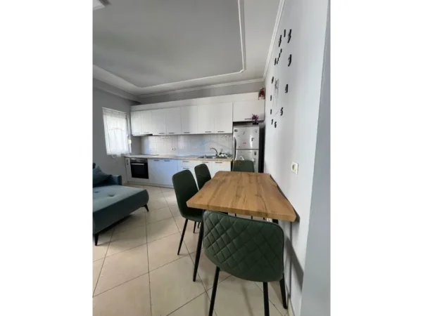 Tirane, jepet me qera apartament 2+1, Kati 4, 80 m² 650 € (Rruga Riza Cerova)