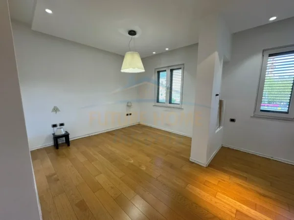 Tirane, jepet me qera apartament 2+1+Aneks+Ballkon Kati 1, 139 m² 2.000 € 