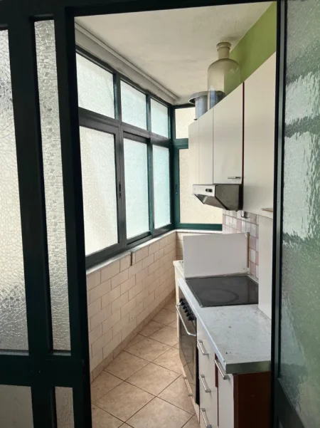 Tirane, jepet me qera zyre Kati 3, 147 m² 1.200 € (ISH EKSPOZITA)