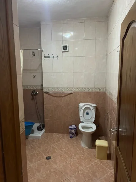 Tirane, jepet me qera zyre Kati 3, 147 m² 1.200 € (ISH EKSPOZITA)