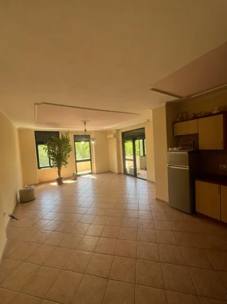 Tirane, jepet me qera zyre Kati 3, 147 m² 1.200 € (ISH EKSPOZITA)