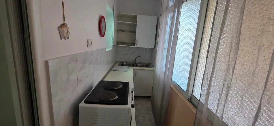Tirane, jepet me qera apartament 1+1 Kati 2, 70 m² 500 € (Pranë Shkollës “Besnik Sykja”)