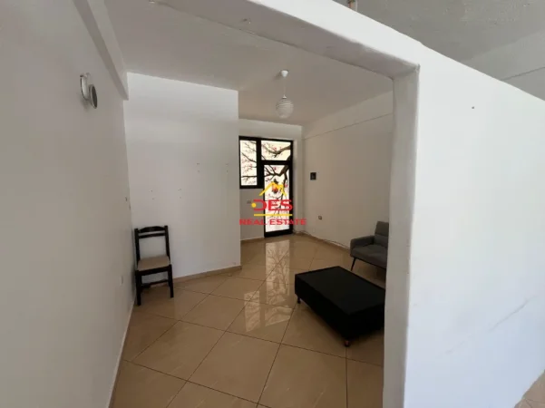 Vlore, jepet me qera ambjent biznesi Kati 0, 80 m² 300 € (Rruga Sulejman Delvina)